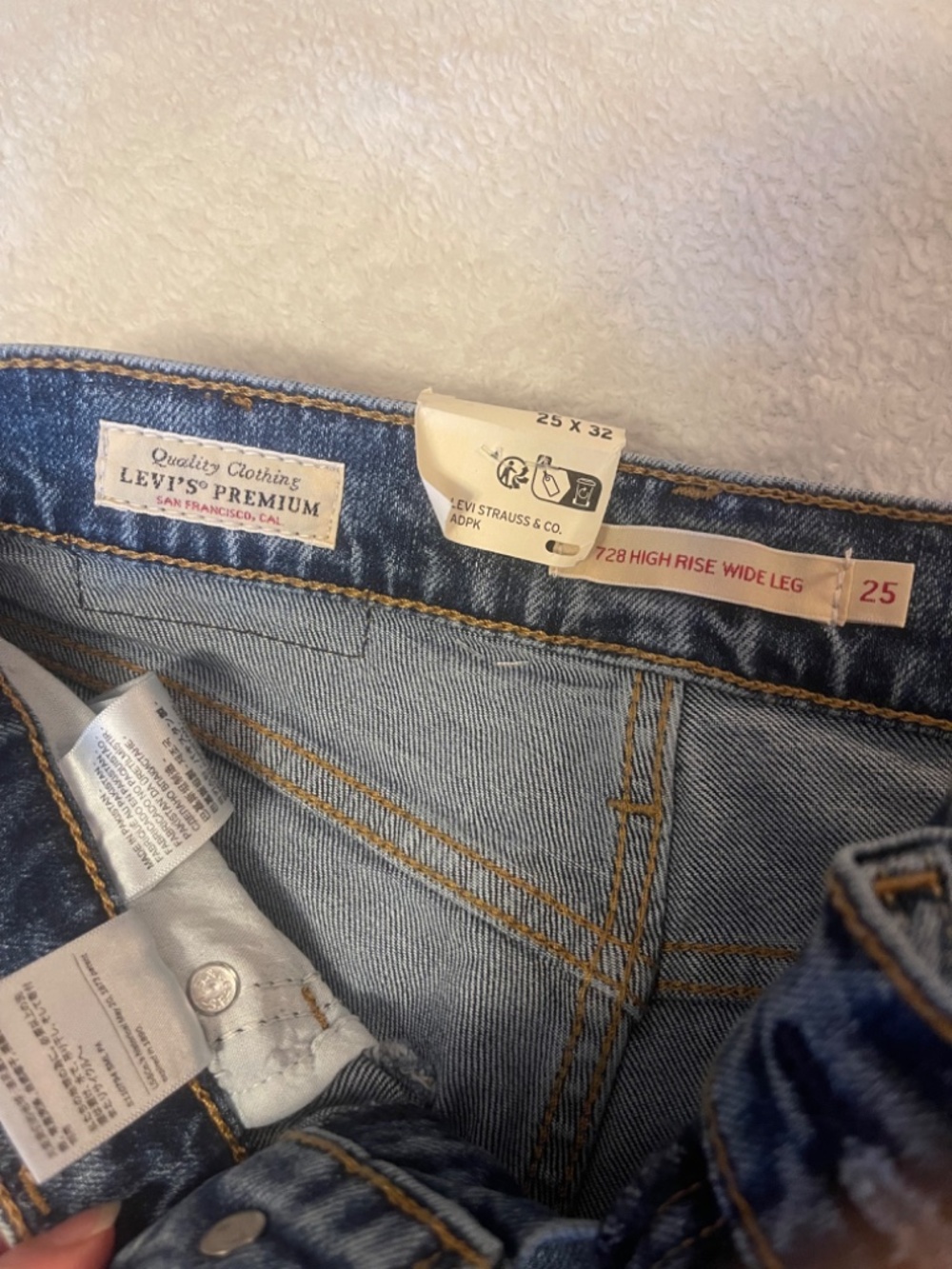 Levi’s 728 High Rise Wide Leg Jeans Size 25 (25x32) NWT Premium Denim - Picture 4 of 10